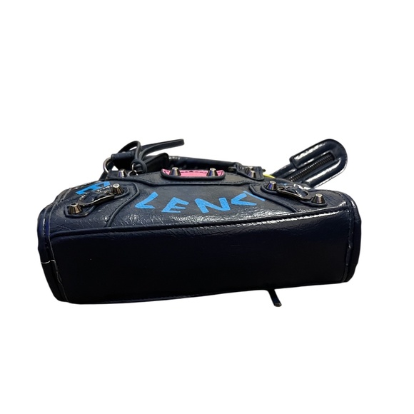 Graffiti Women's Leather Handbag Shoulder Bag with Zipper Closure - Picture 5 of 15